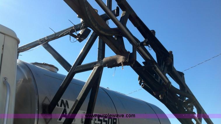 image for item E8354 1990 International 2554 floater applicator