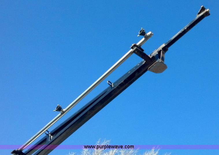 image for item E8354 1990 International 2554 floater applicator