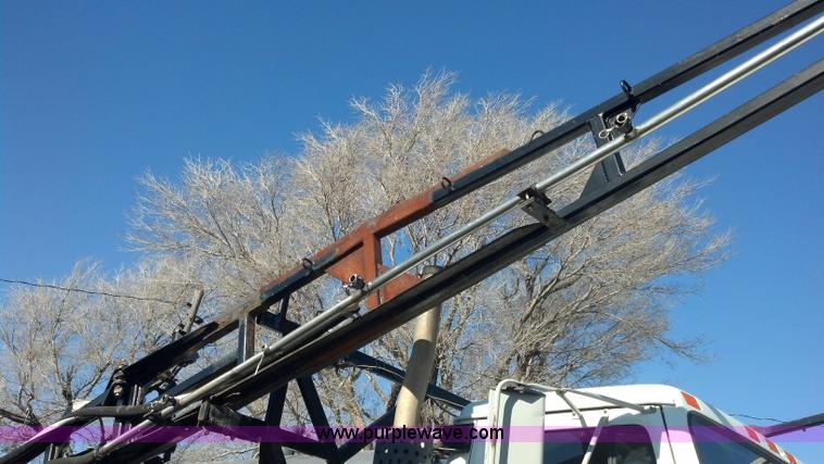 image for item E8354 1990 International 2554 floater applicator