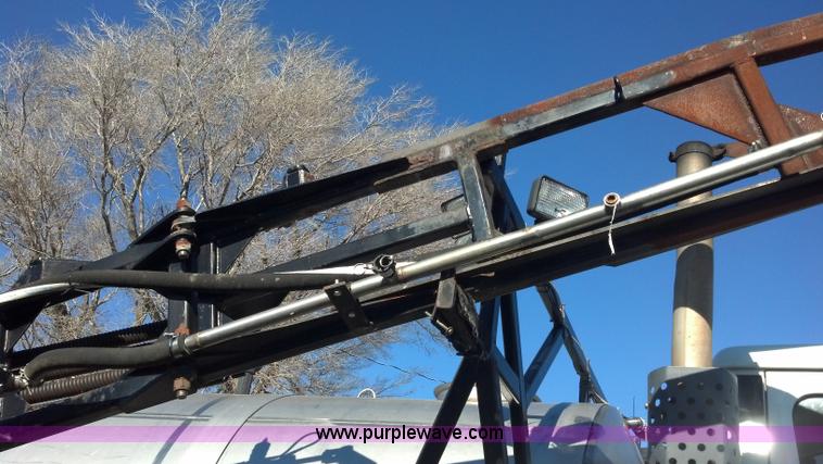 image for item E8354 1990 International 2554 floater applicator