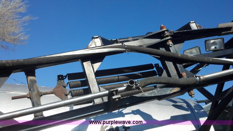 image for item E8354 1990 International 2554 floater applicator