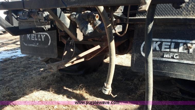 image for item E8354 1990 International 2554 floater applicator