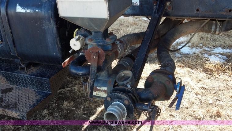 image for item E8354 1990 International 2554 floater applicator