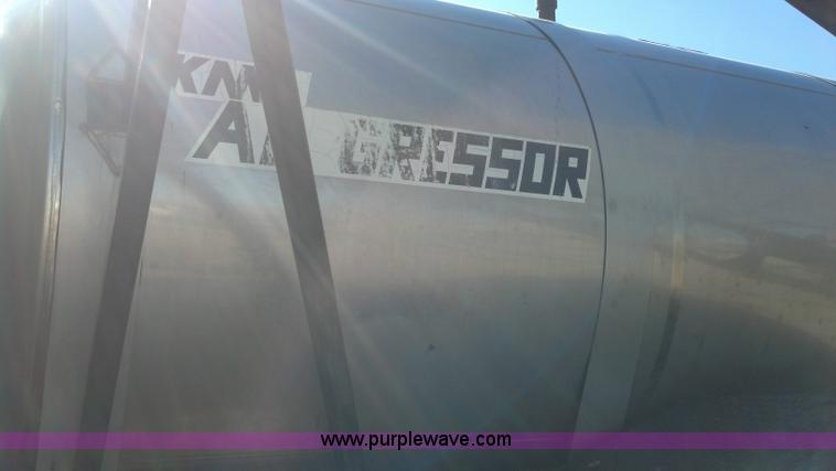 image for item E8354 1990 International 2554 floater applicator