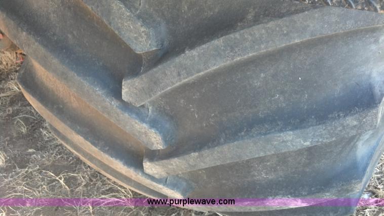 image for item E8354 1990 International 2554 floater applicator