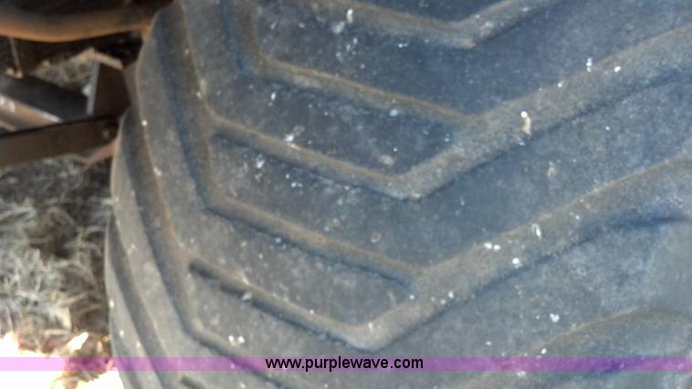 image for item E8354 1990 International 2554 floater applicator