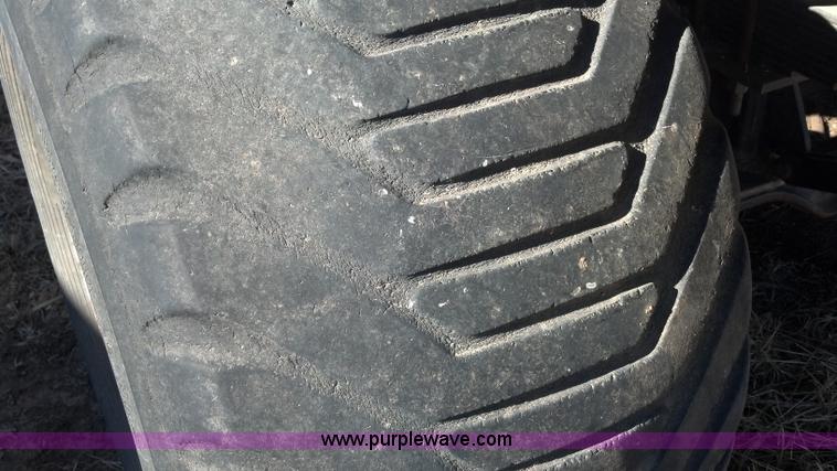 image for item E8354 1990 International 2554 floater applicator