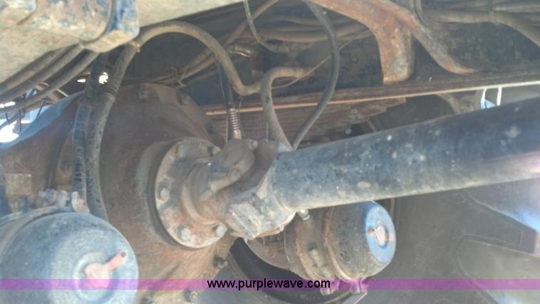 image for item E8354 1990 International 2554 floater applicator