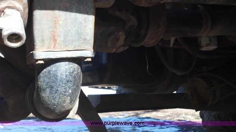 image for item E8354 1990 International 2554 floater applicator