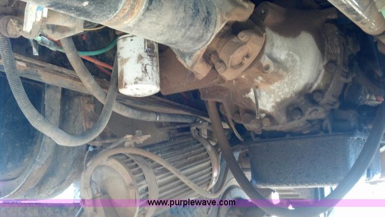 image for item E8354 1990 International 2554 floater applicator