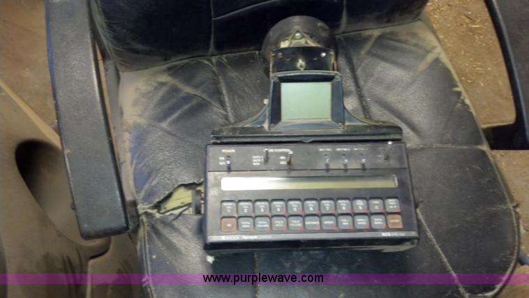 image for item E8354 1990 International 2554 floater applicator