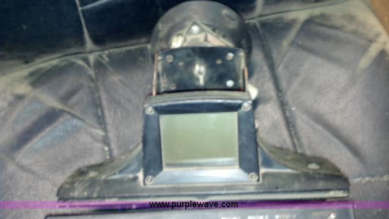 image for item E8354 1990 International 2554 floater applicator