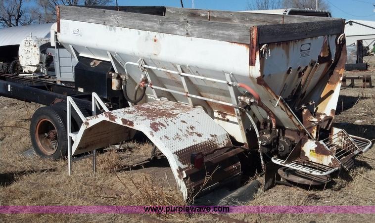 image for item E8355 12' dry fertilizer box