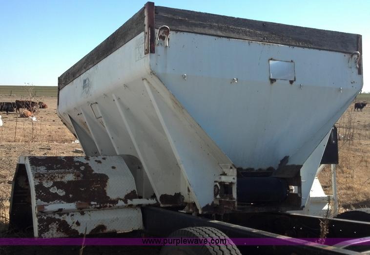 image for item E8355 12' dry fertilizer box
