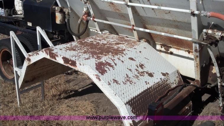 image for item E8355 12' dry fertilizer box