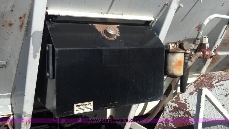 image for item E8355 12' dry fertilizer box