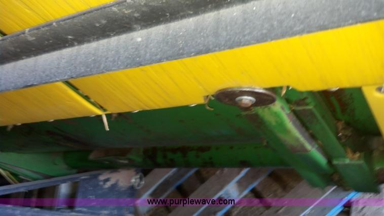 image for item E8357 1998 John Deere 930 flex head header