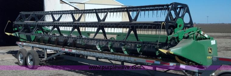 image for item E8358 2002 John Deere 930F flex head