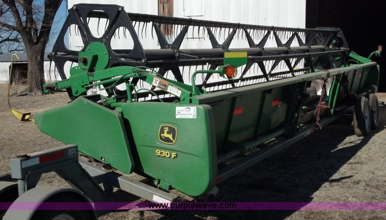 image for item E8358 2002 John Deere 930F flex head