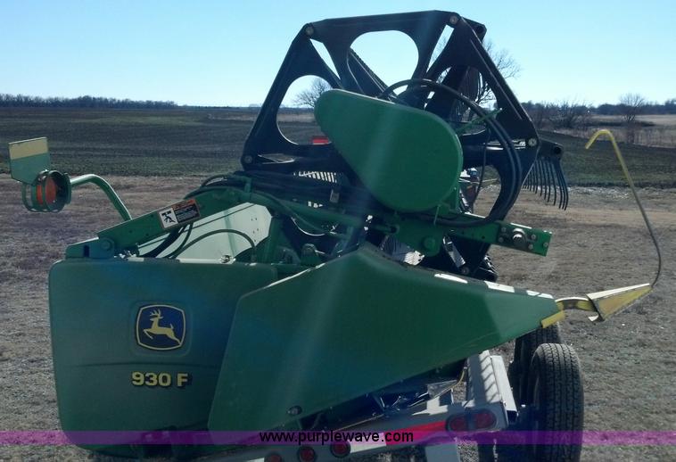 image for item E8358 2002 John Deere 930F flex head