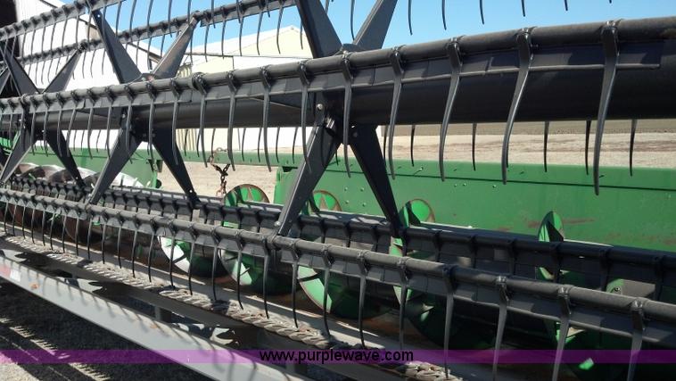 image for item E8358 2002 John Deere 930F flex head