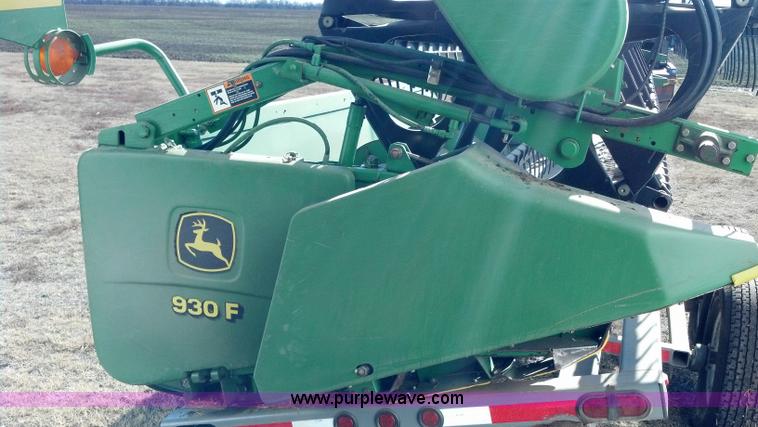 image for item E8358 2002 John Deere 930F flex head