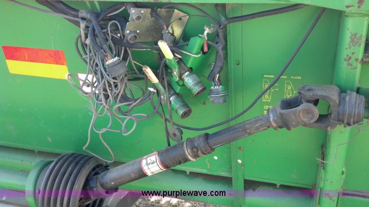 image for item E8358 2002 John Deere 930F flex head