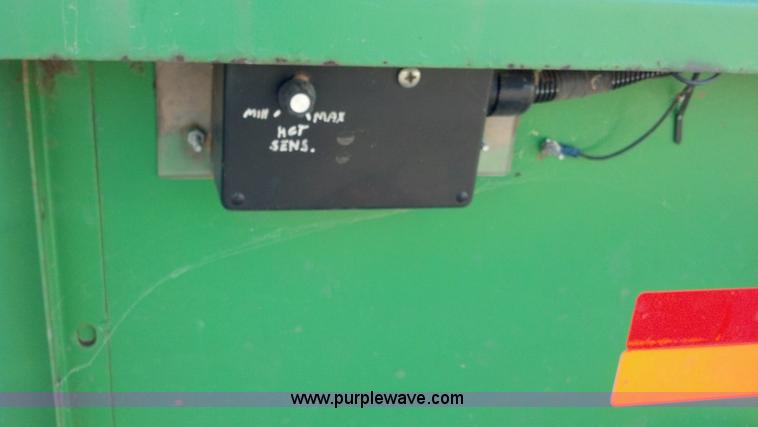 image for item E8358 2002 John Deere 930F flex head