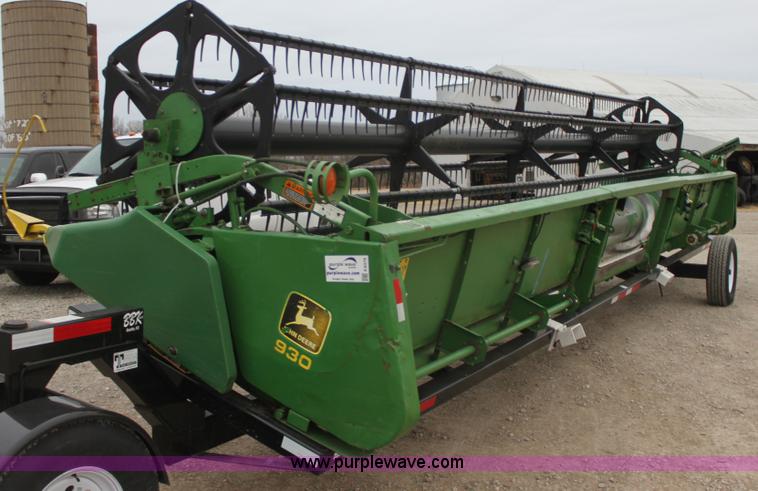 image for item E8378 John Deere 930 Contour Master 30' flex head