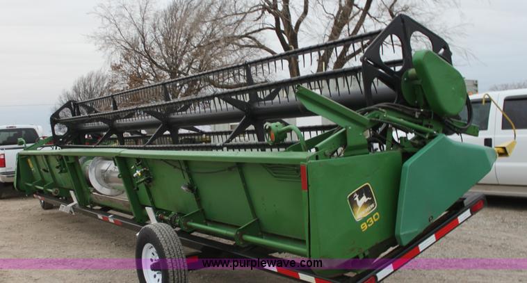 image for item E8378 John Deere 930 Contour Master 30' flex head