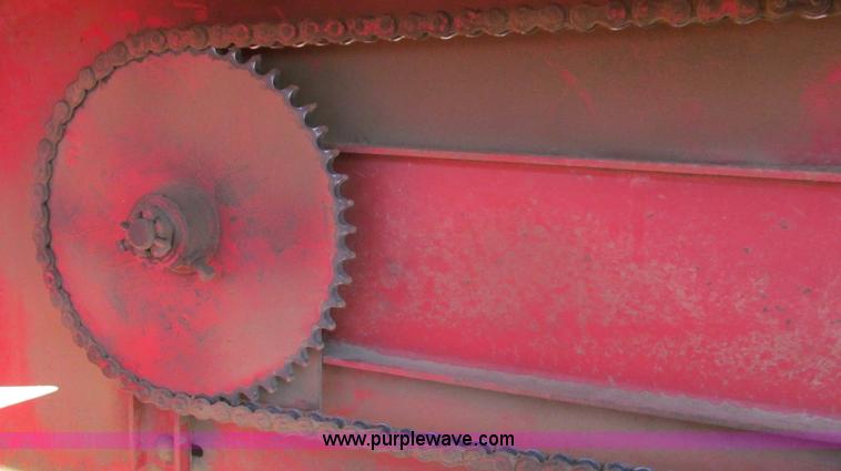 image for item G5593 New Holland 278 small square baler