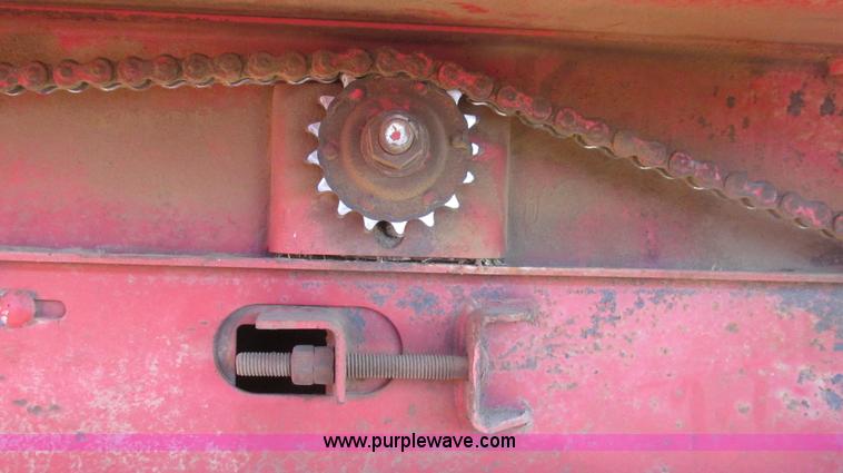 image for item G5593 New Holland 278 small square baler