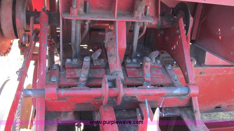 image for item G5593 New Holland 278 small square baler