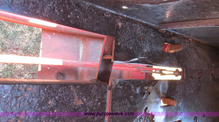 image for item G5593 New Holland 278 small square baler