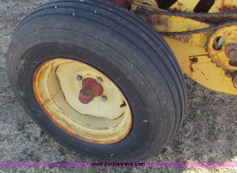 image for item G5593 New Holland 278 small square baler