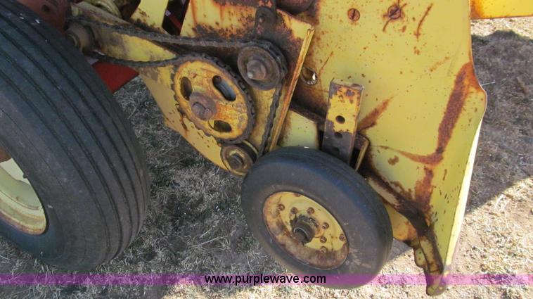 image for item G5593 New Holland 278 small square baler