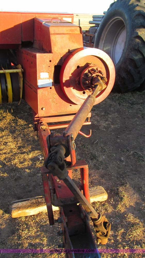 image for item G5593 New Holland 278 small square baler