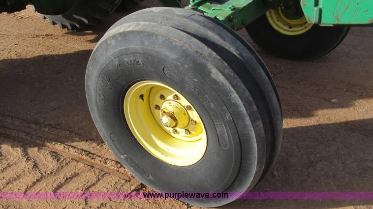 image for item G5627 1988 John Deere 4450 tractor