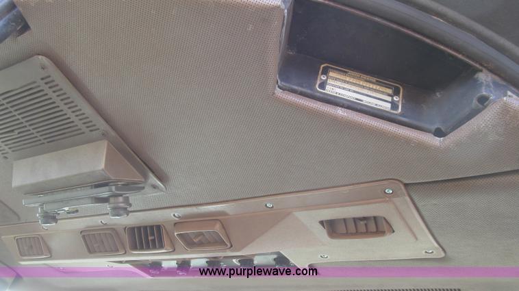 image for item G5627 1988 John Deere 4450 tractor