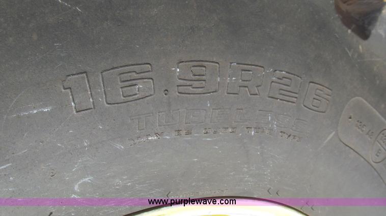 image for item G5628 2002 John Deere 7610 MFWD tractor