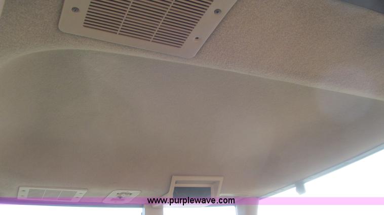 image for item G5628 2002 John Deere 7610 MFWD tractor