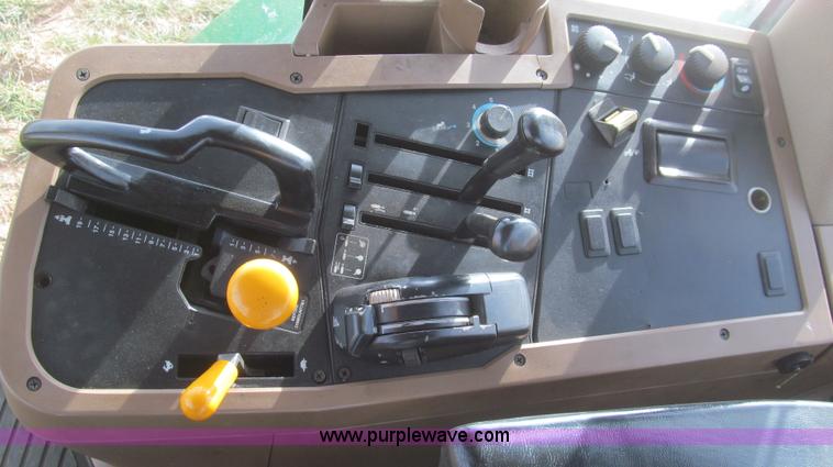 image for item G5628 2002 John Deere 7610 MFWD tractor