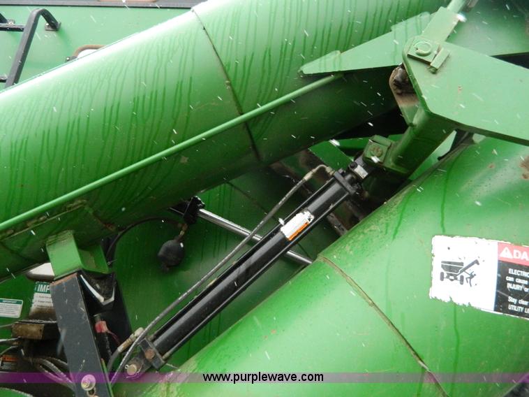image for item Y9052 2006 Brent Avalanche 1084 grain cart