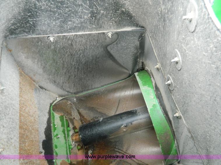 image for item Y9052 2006 Brent Avalanche 1084 grain cart