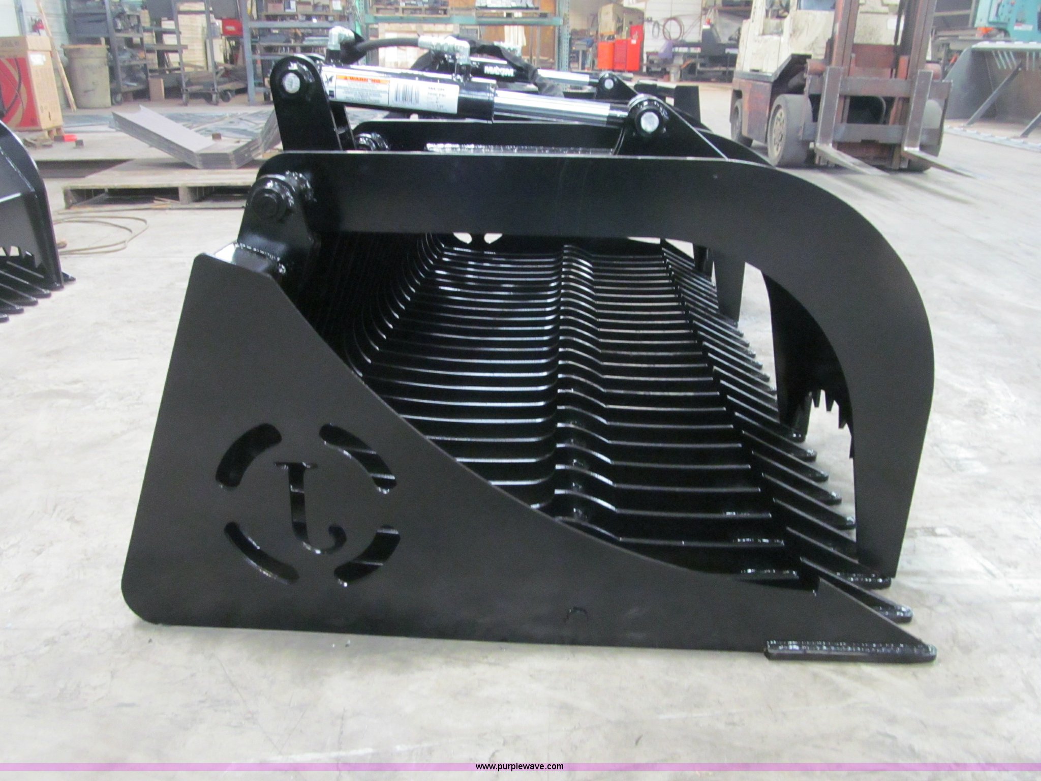 84" skid steer skeleton rock grapple bucket in Long Prairie, MN Item