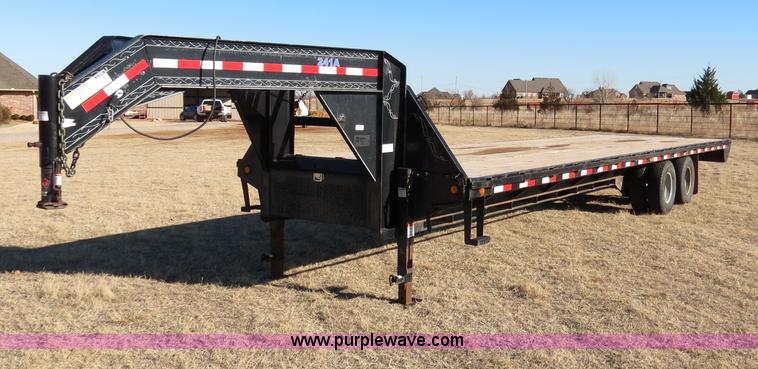 image for item B4560 2006 PJ GN32 32' gooseneck flatbed trailer