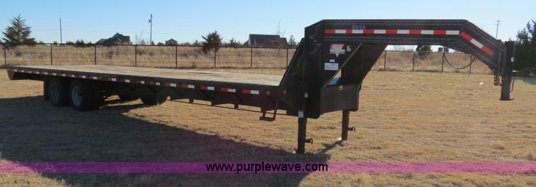 image for item B4560 2006 PJ GN32 32' gooseneck flatbed trailer