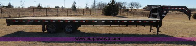 image for item B4560 2006 PJ GN32 32' gooseneck flatbed trailer