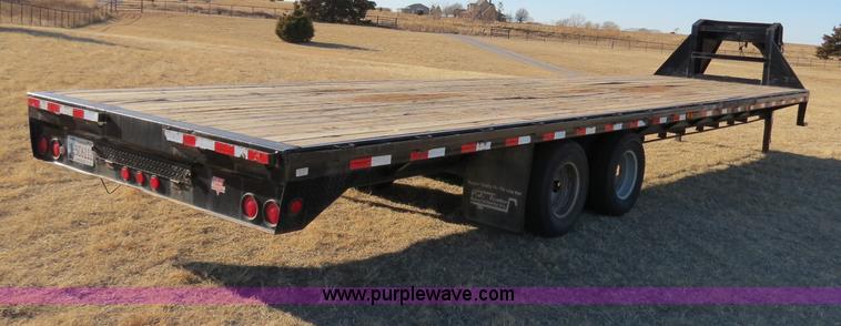 image for item B4560 2006 PJ GN32 32' gooseneck flatbed trailer