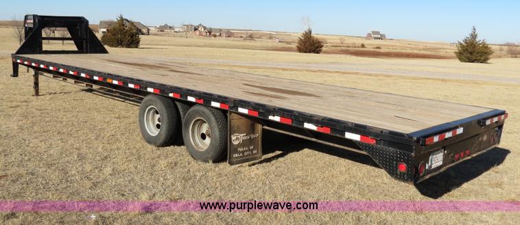 image for item B4560 2006 PJ GN32 32' gooseneck flatbed trailer